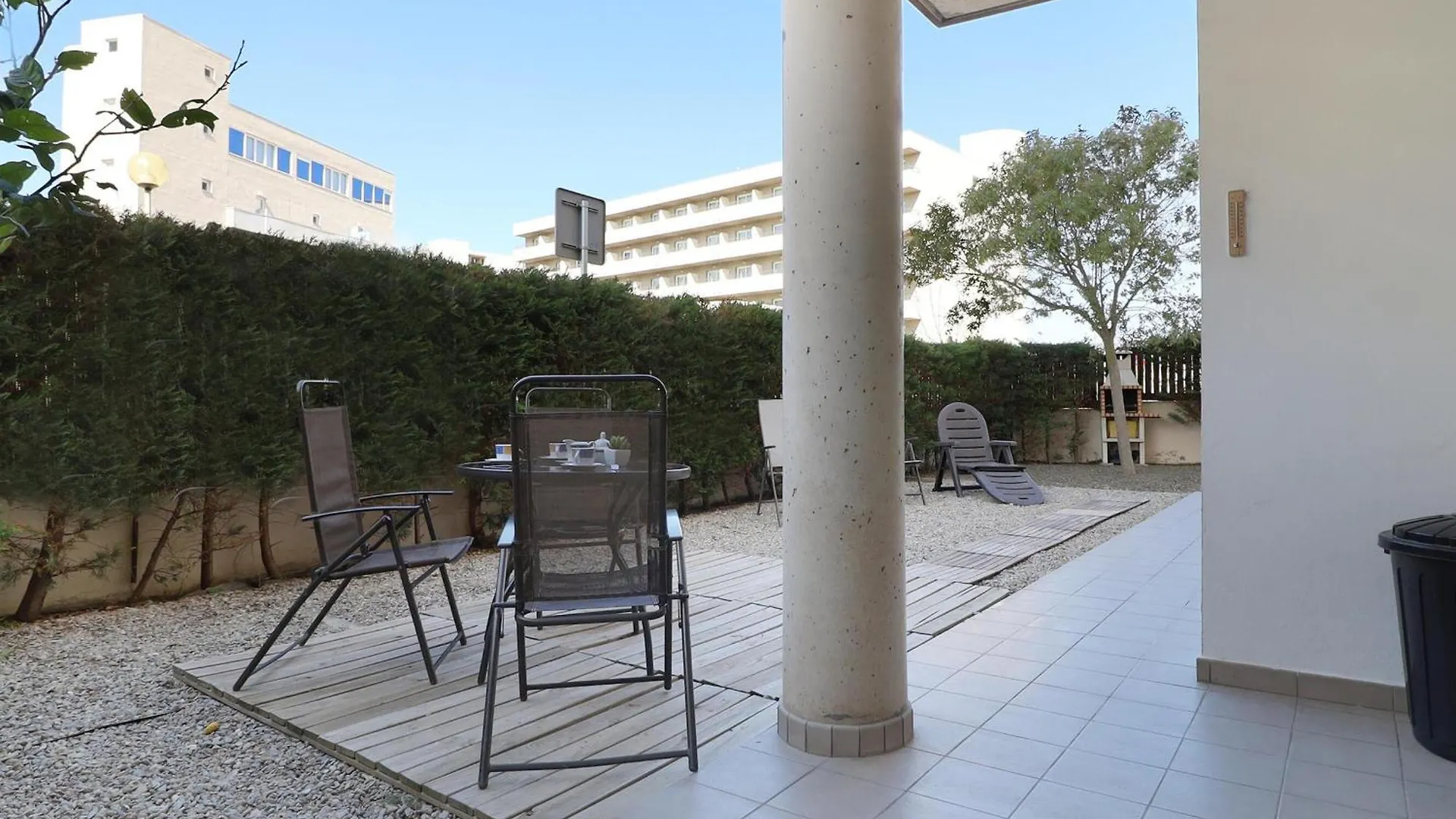 Alquiler De Apartamento Moderno De 2 Dormitorios Con Jardin Privado, - Es-366-7 Roses Appartement