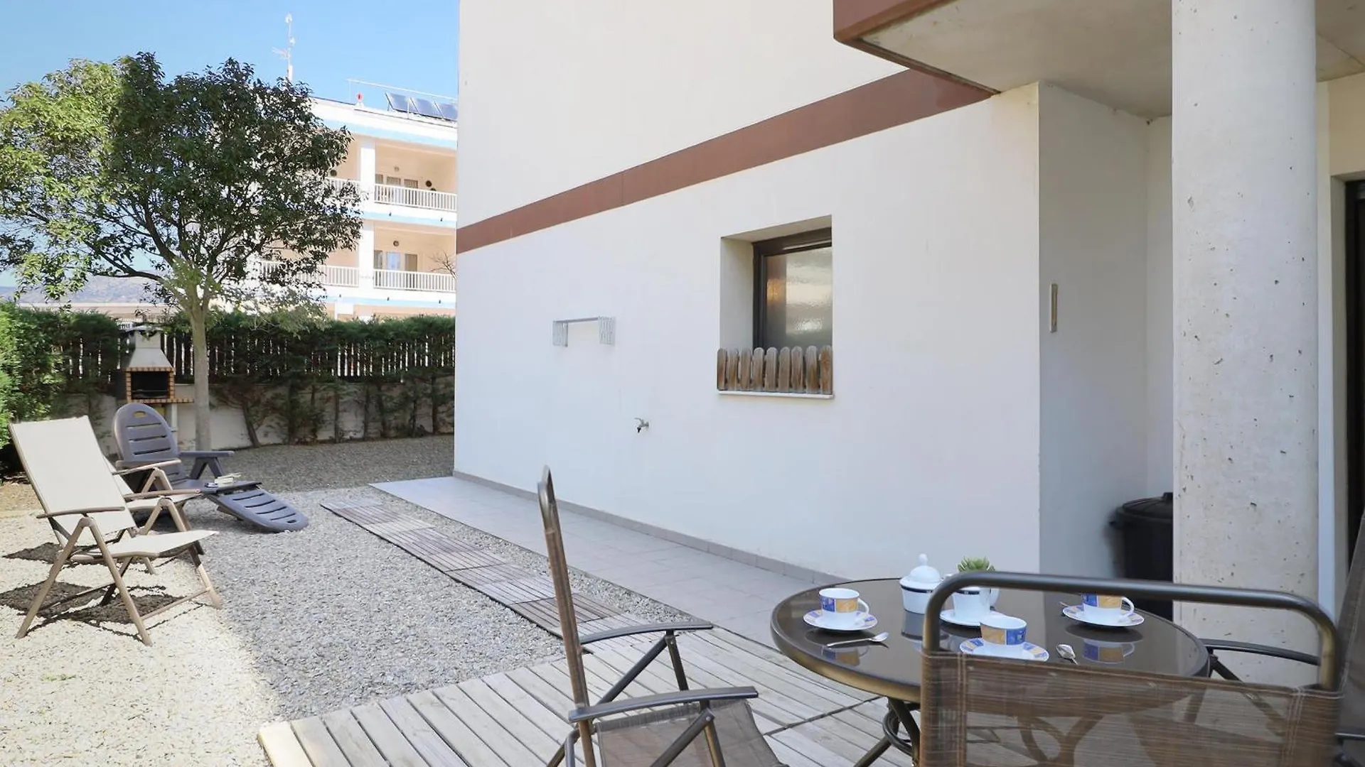 Alquiler De Apartamento Moderno De 2 Dormitorios Con Jardin Privado, - Es-366-7 Roses